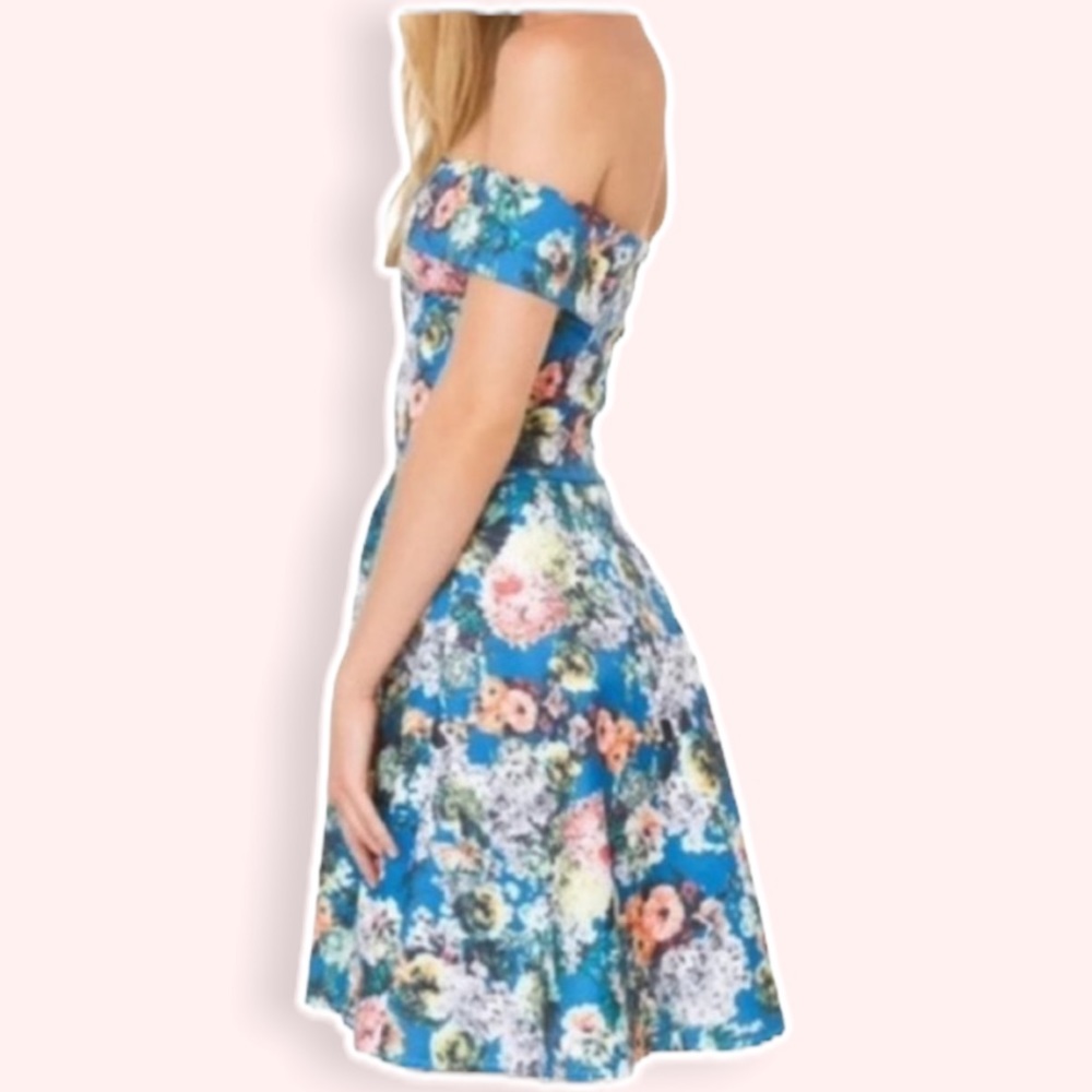 SALE ‼️AKIRA Off-shoulder dress in spring